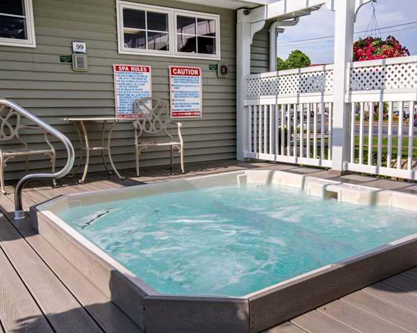 Pool - Quality Inn Lake George