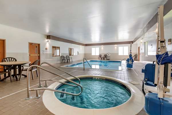 Pool - Comfort Inn Glenmont - I-87, Exit 23