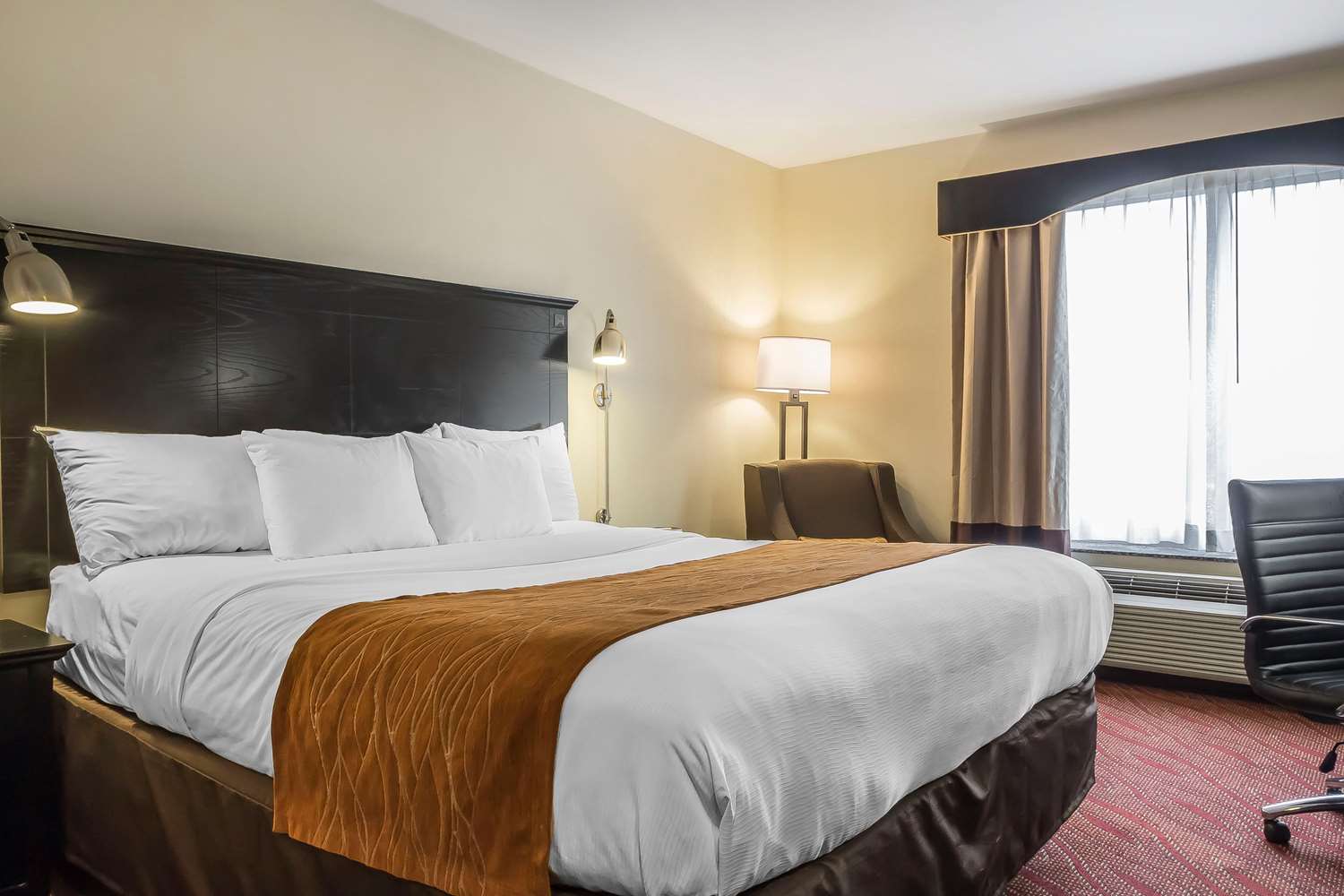 Comfort Inn & Suites Maspeth, NY See Discounts