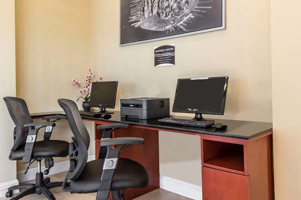 Conference Area - Comfort Inn & Suites Maspeth