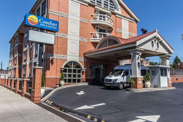 Exterior view - Comfort Inn & Suites Maspeth