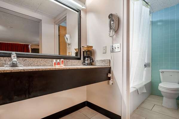  - Econo Lodge Cortland