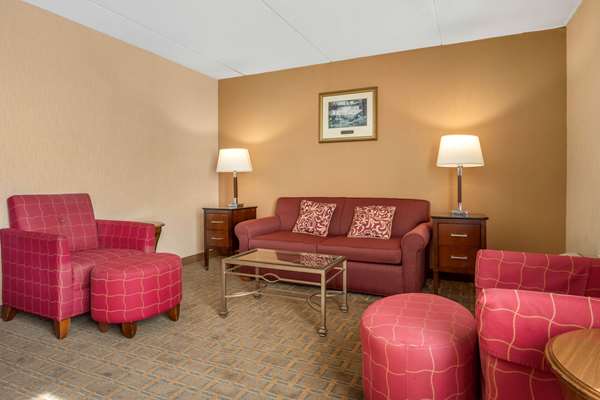 Suite - Clarion Hotel Marina & Conference Center Dunkirk