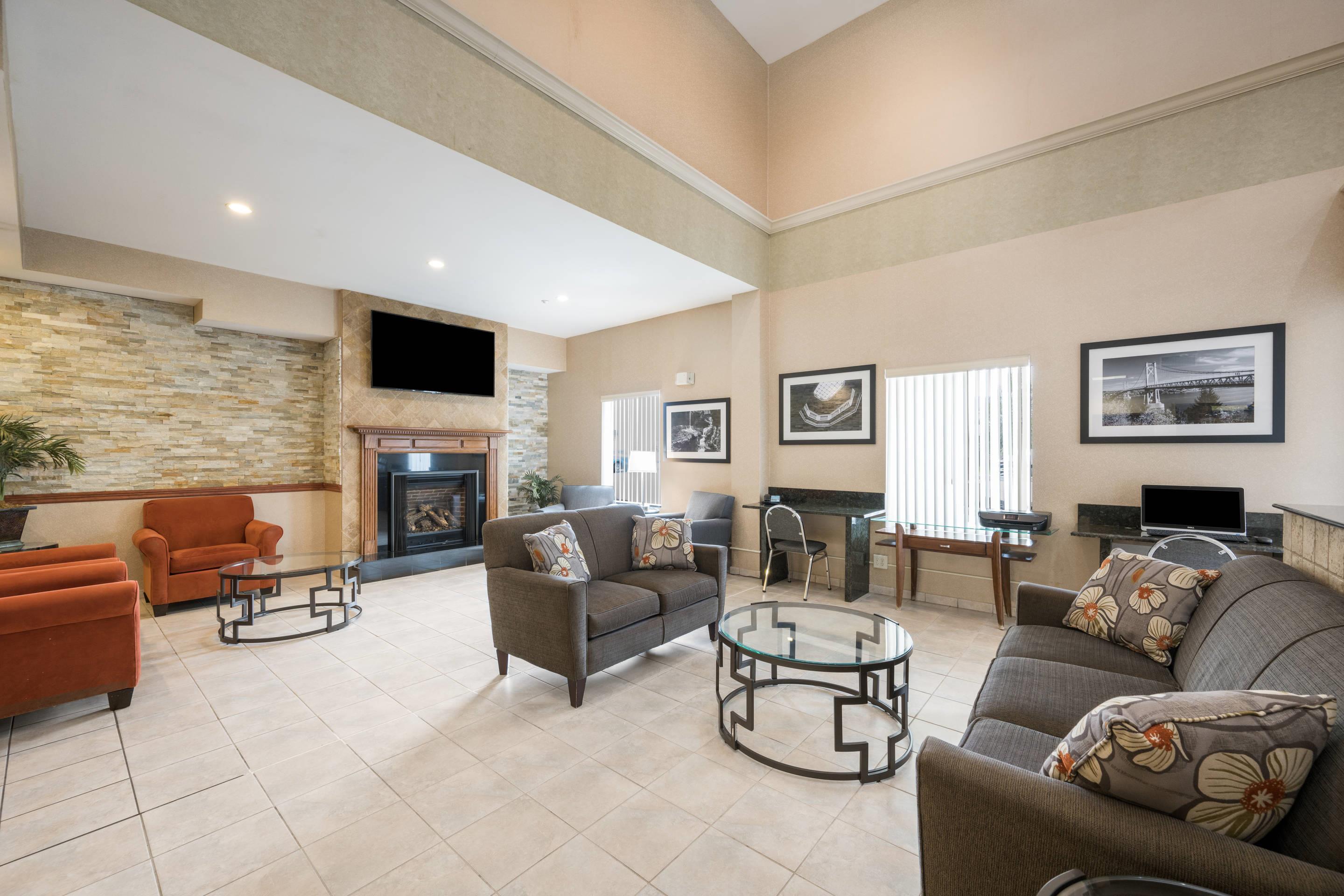 Hotel lobby | Quality Inn & Suites Fishkill South near I-84