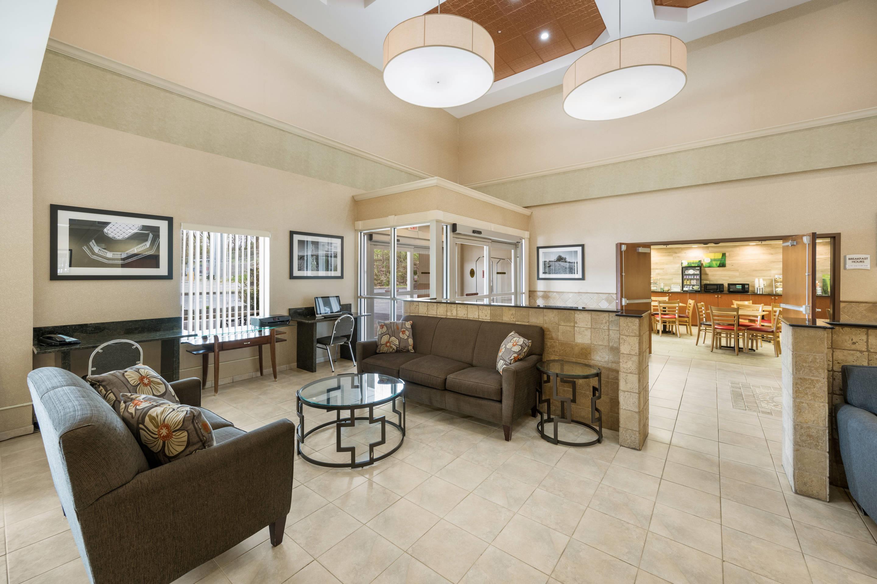 Hotel lobby | Quality Inn & Suites Fishkill South near I-84