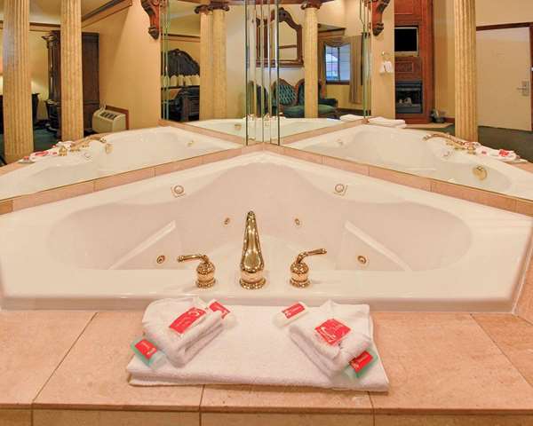  - Econo Lodge at the Falls North Niagara Falls