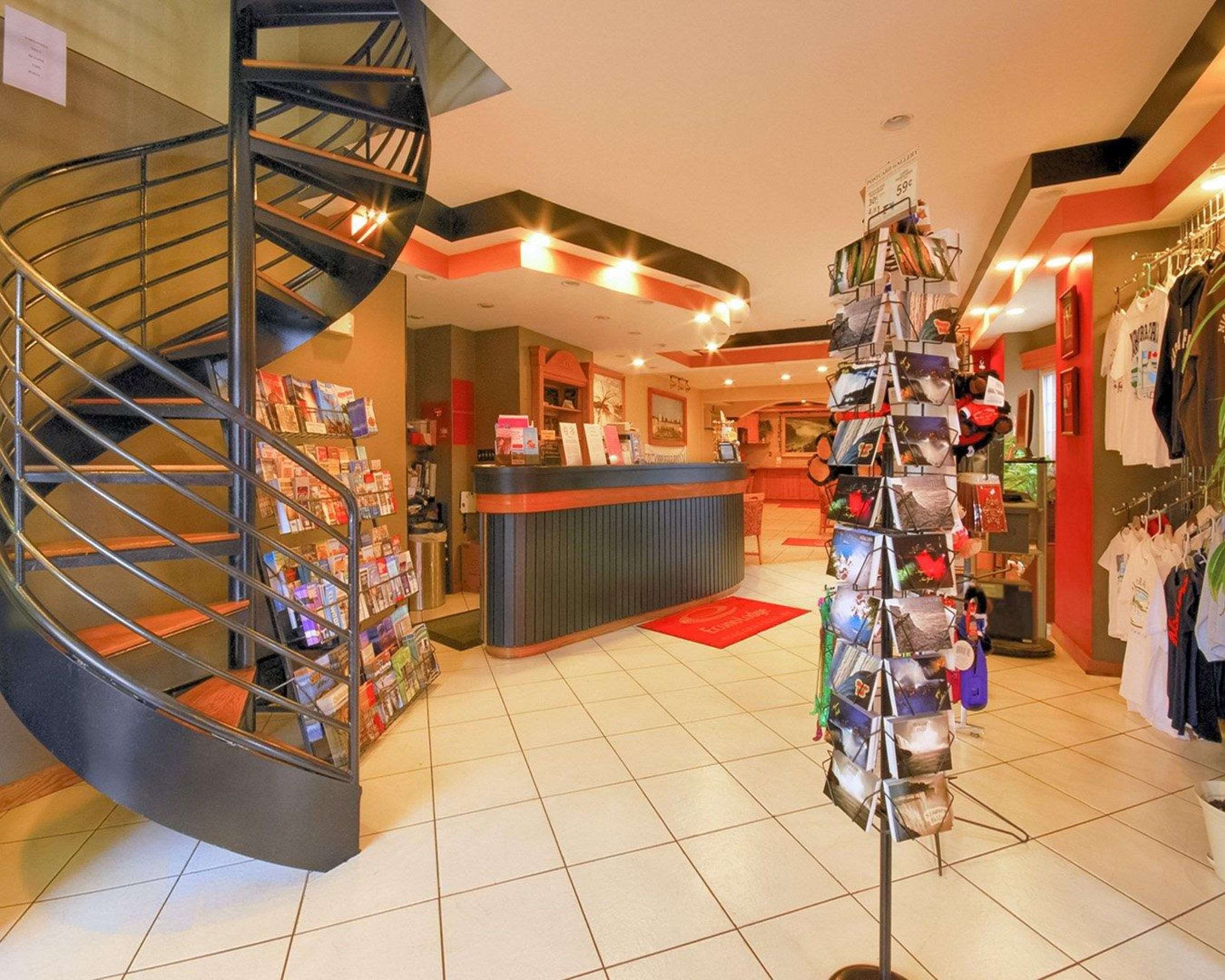 Lobby | Econo Lodge At The Falls North