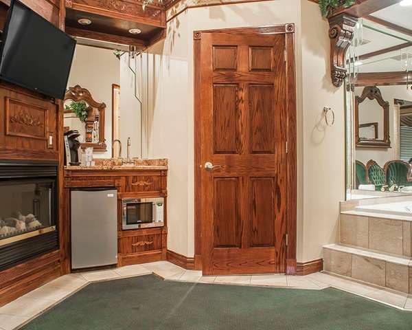  - Econo Lodge at the Falls North Niagara Falls