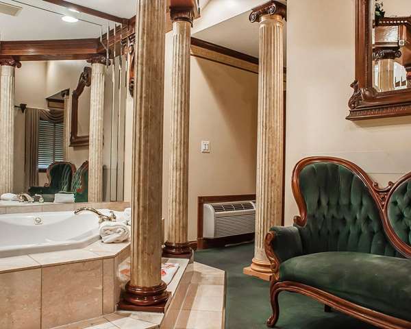  - Econo Lodge at the Falls North Niagara Falls