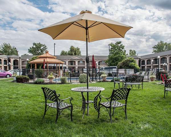  - Econo Lodge at the Falls North Niagara Falls