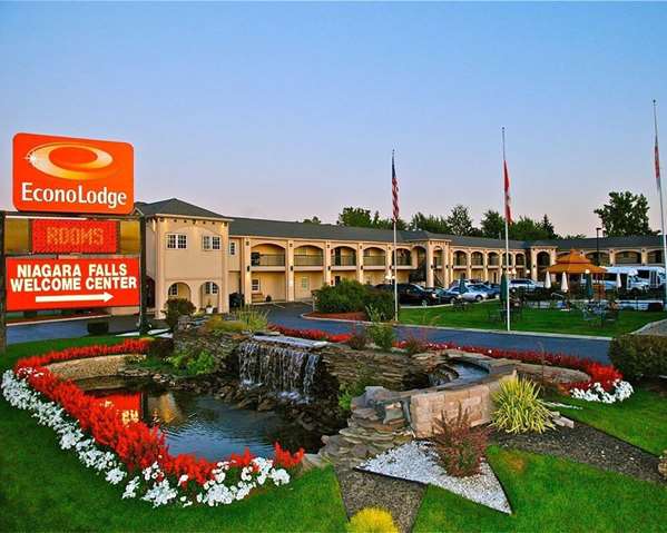 Exterior view - Econo Lodge at the Falls North Niagara Falls