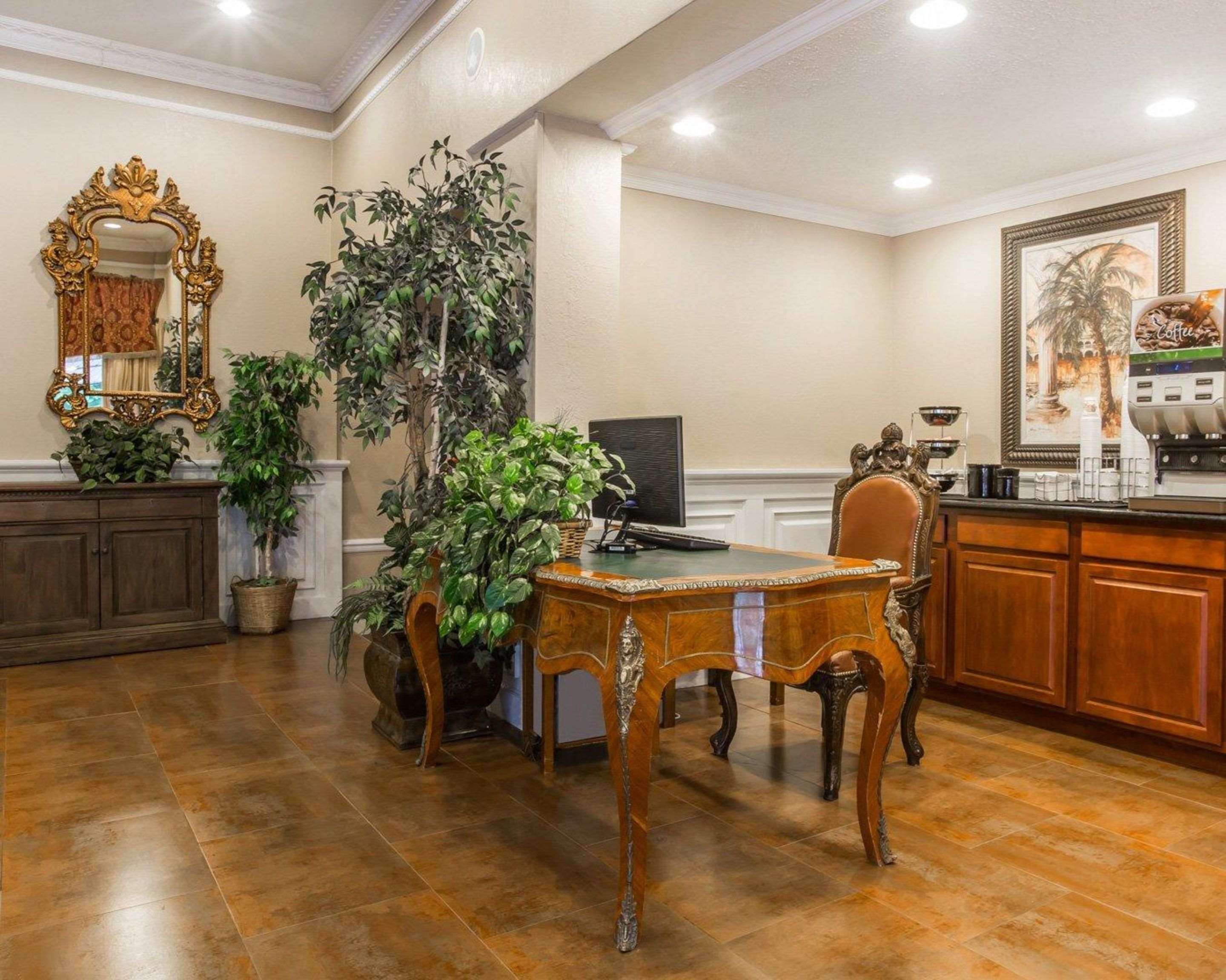 Business center with free wireless Internet access