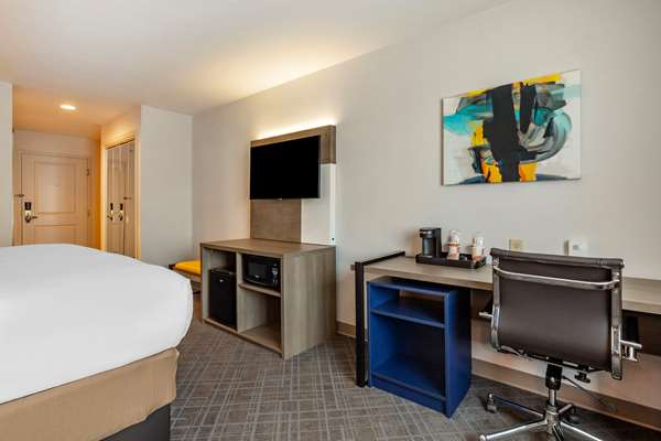  - Comfort Inn & Suites Castleton-on-Hudson - I-90, Exit 10