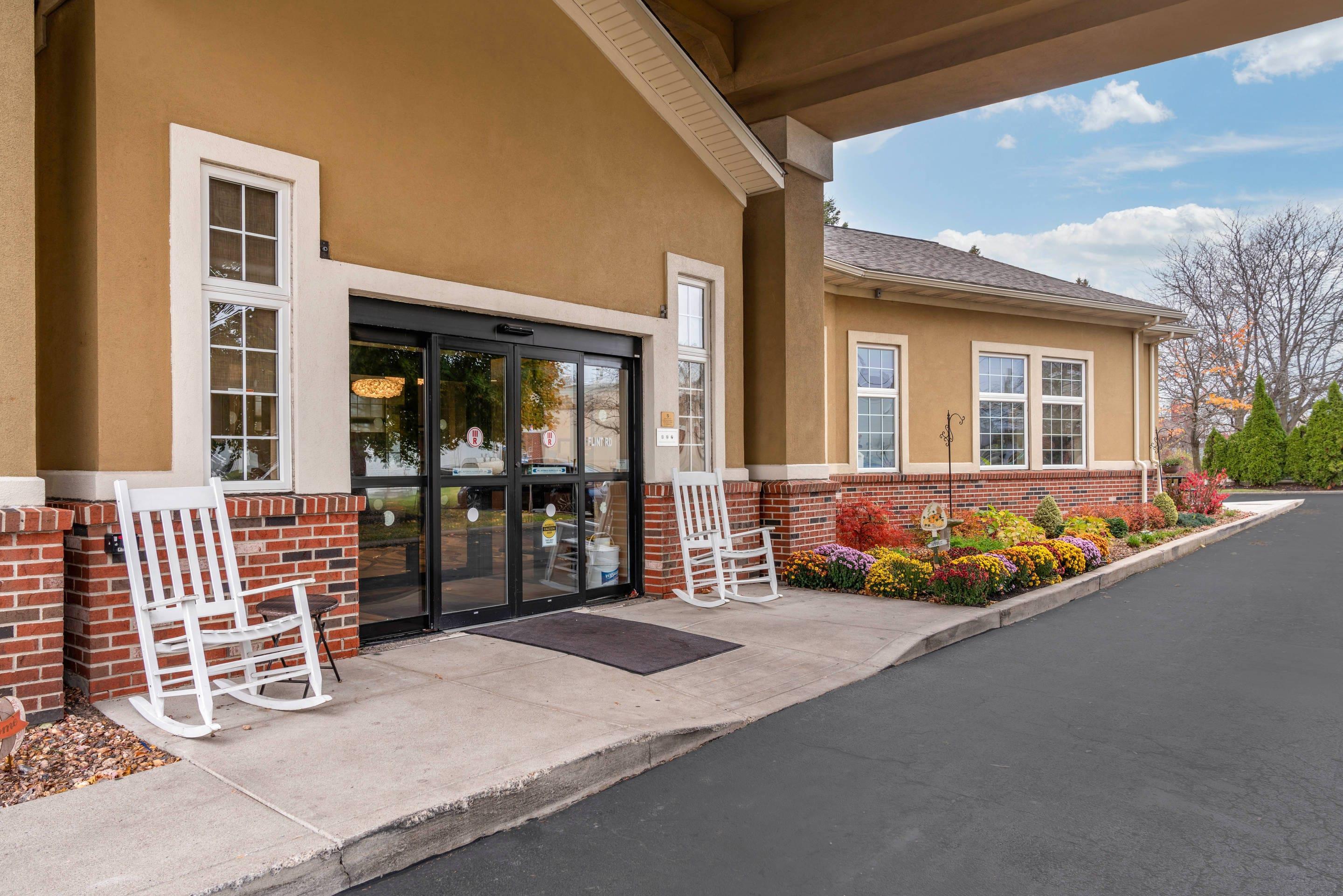 Hotel Entrance | Comfort Inn University