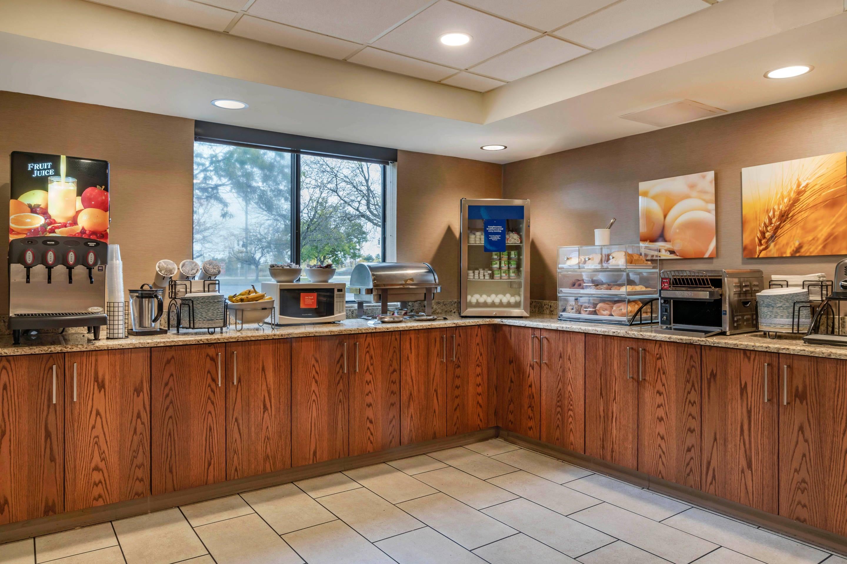 Breakfast counter | Comfort Inn University