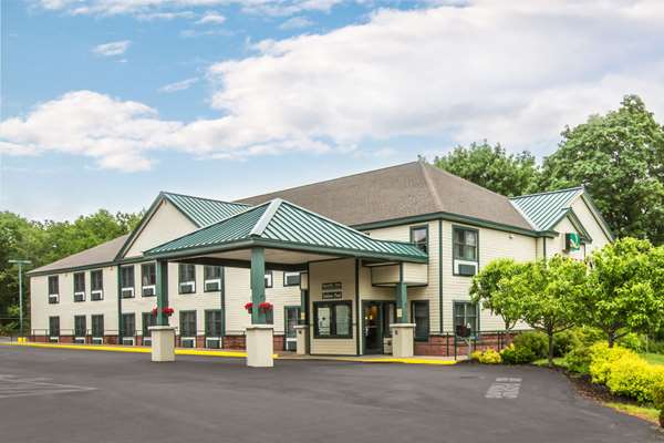 Exterior view - Econo Lodge Glens Falls - I-87, Exit 19