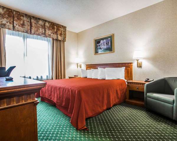  - Econo Lodge Glens Falls - I-87, Exit 19