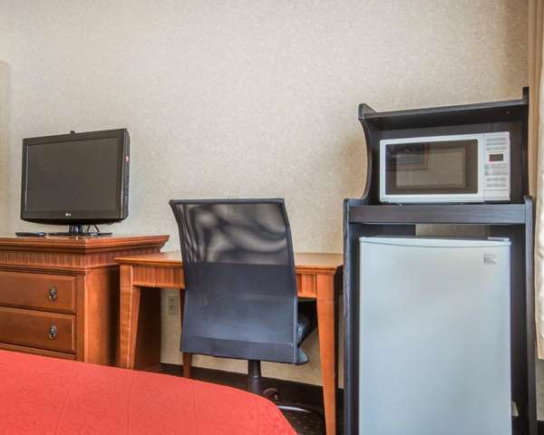  - Econo Lodge Glens Falls - I-87, Exit 19