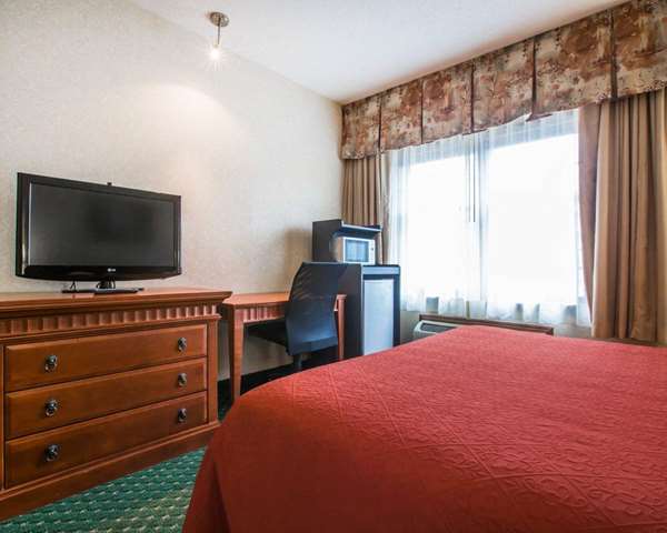  - Econo Lodge Glens Falls - I-87, Exit 19