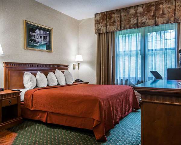  - Econo Lodge Glens Falls - I-87, Exit 19