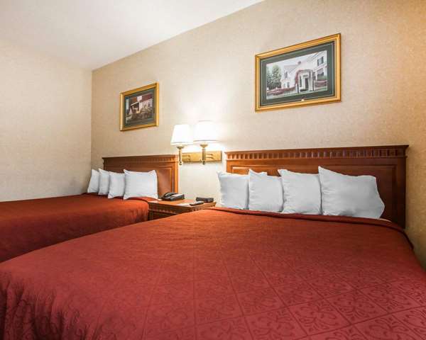  - Econo Lodge Glens Falls - I-87, Exit 19