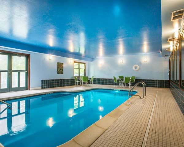 Pool - Econo Lodge Glens Falls - I-87, Exit 19