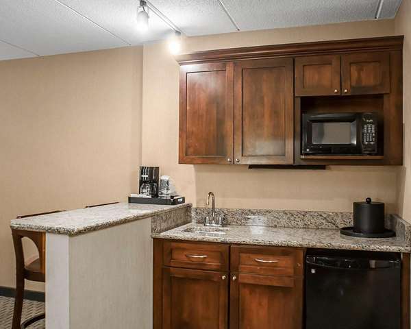Suite - Comfort Inn & Suites Watertown - I-81, Exit 45