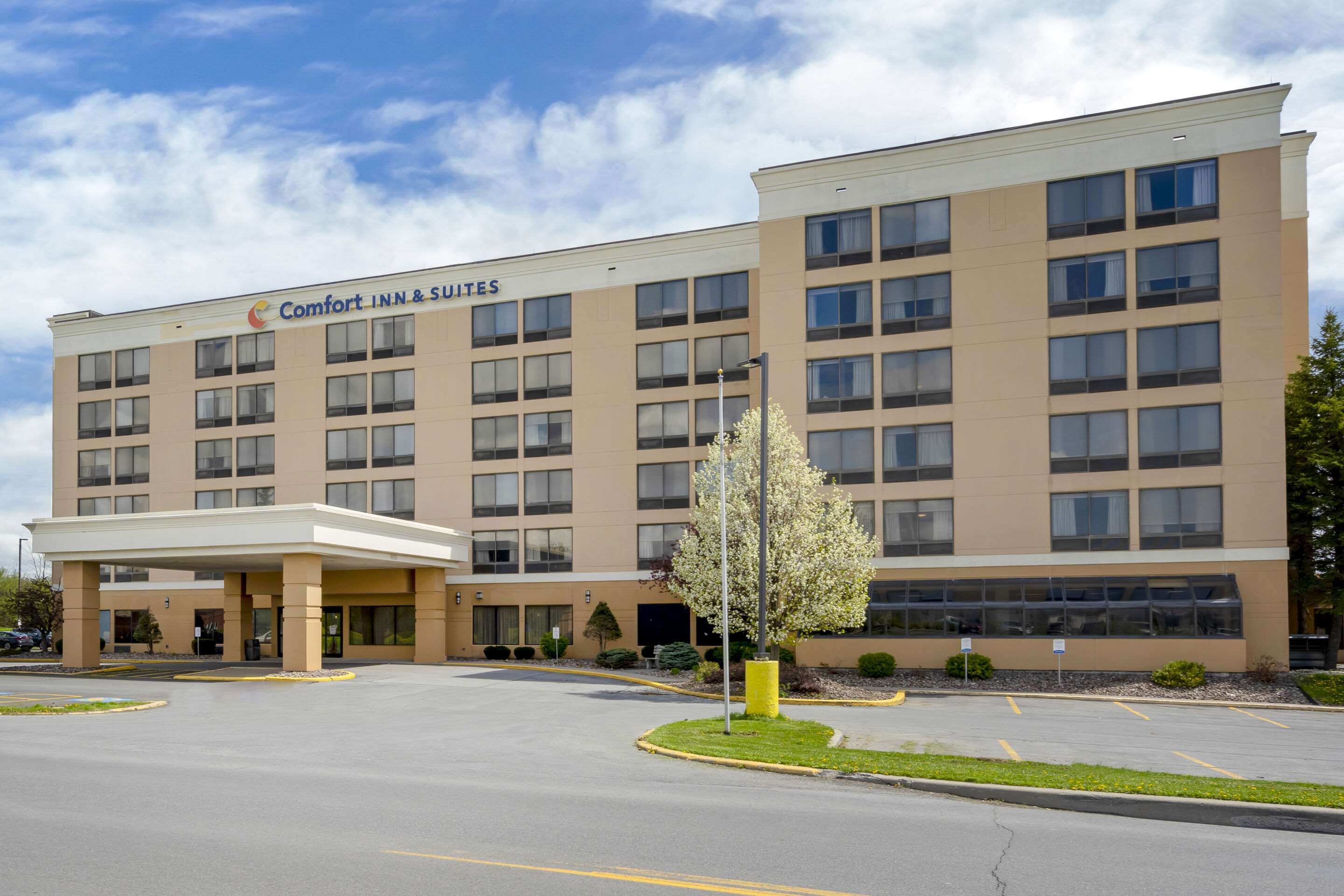 Hotel exterior | Comfort Inn & Suites Watertown - 1000 Islands