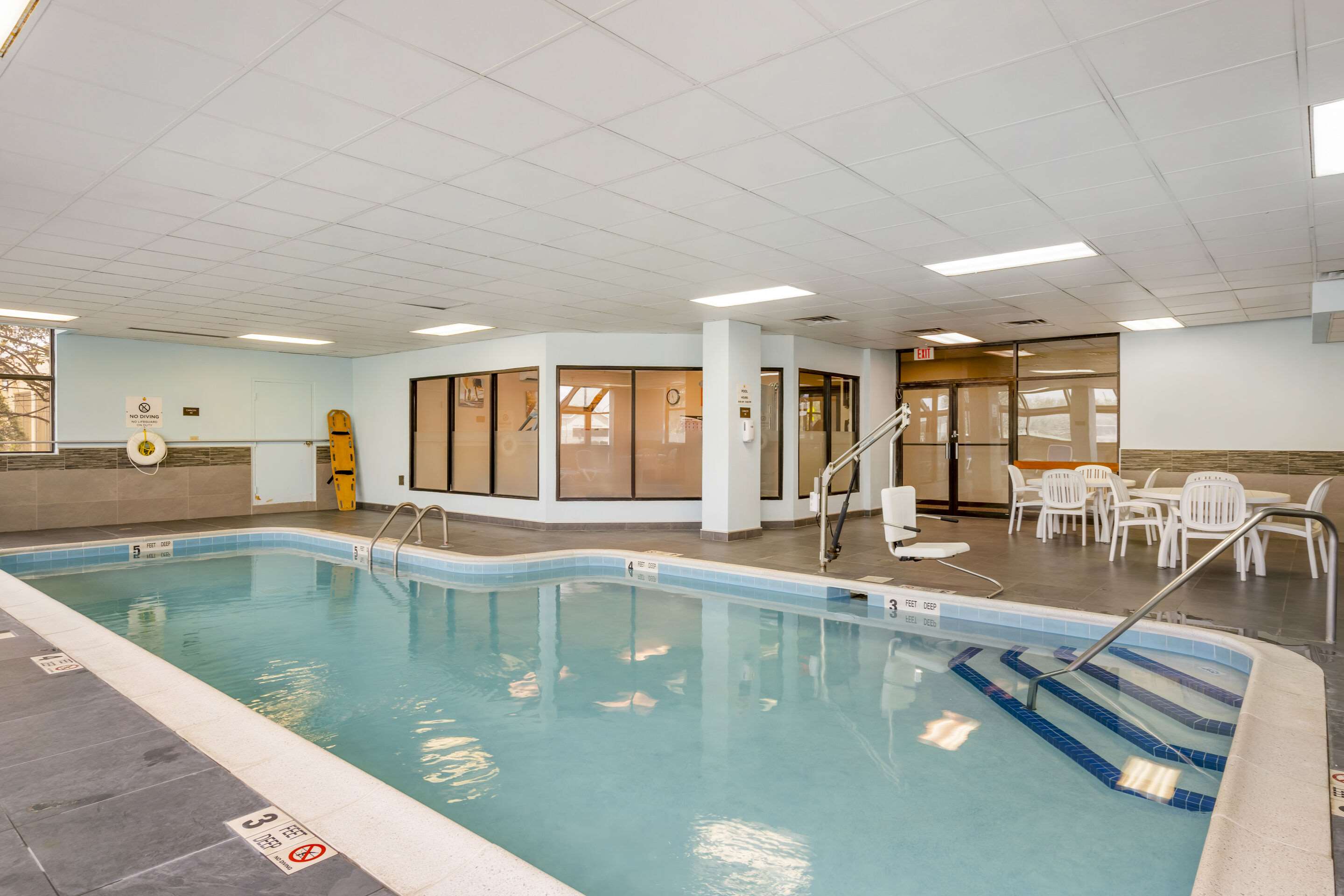 Indoor pool | Comfort Inn & Suites Watertown - 1000 Islands