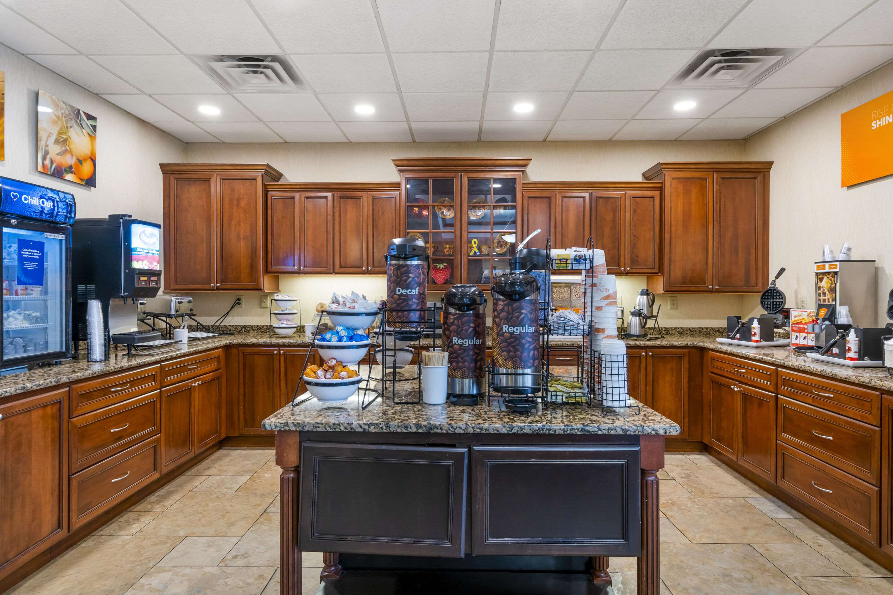 Breakfast area | Comfort Inn & Suites Watertown - 1000 Islands