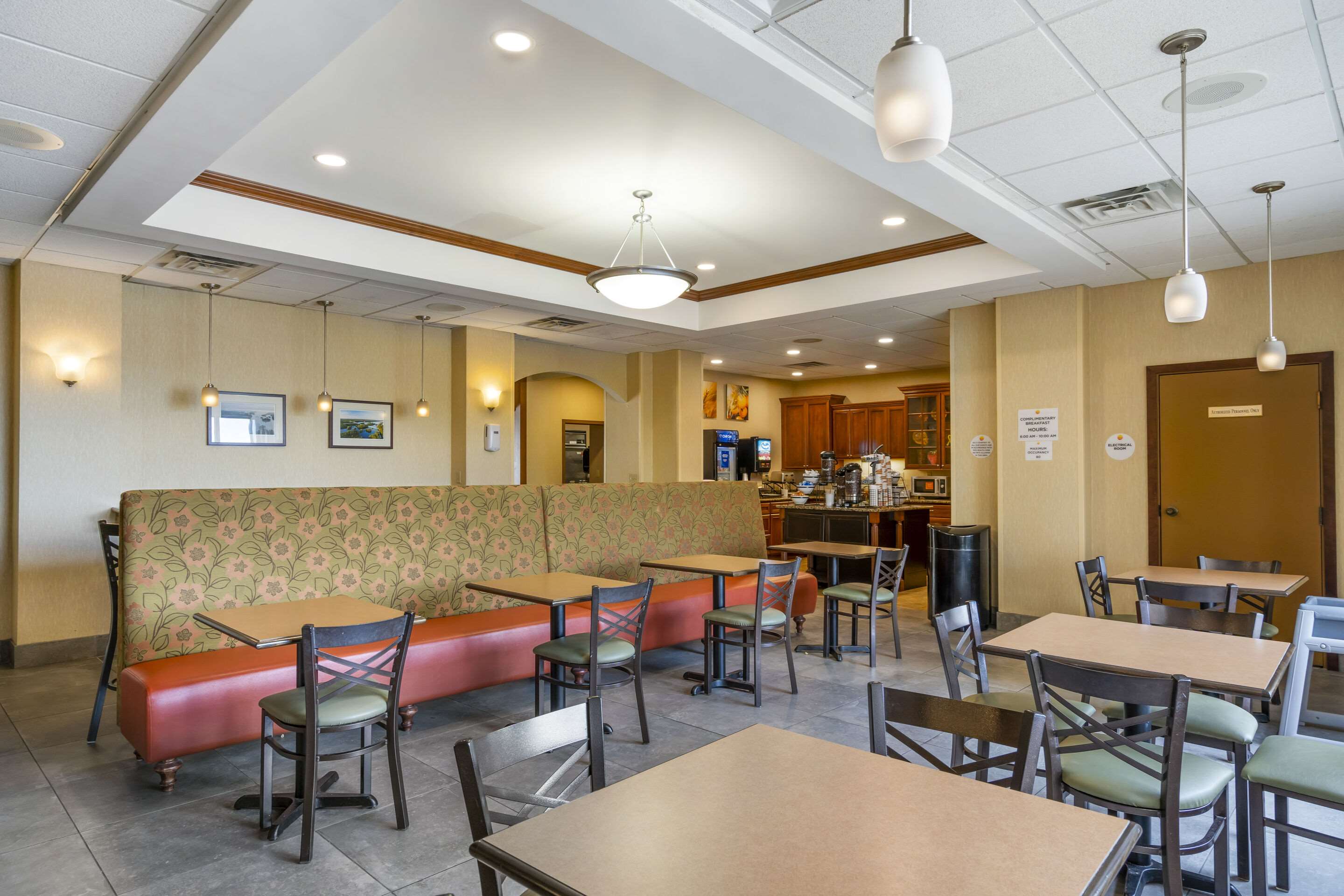 Spacious breakfast area | Comfort Inn & Suites Watertown - 1000 Islands