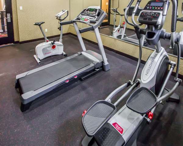 Fitness/ Exercise Room - Rodeway Inn Bronx Zoo