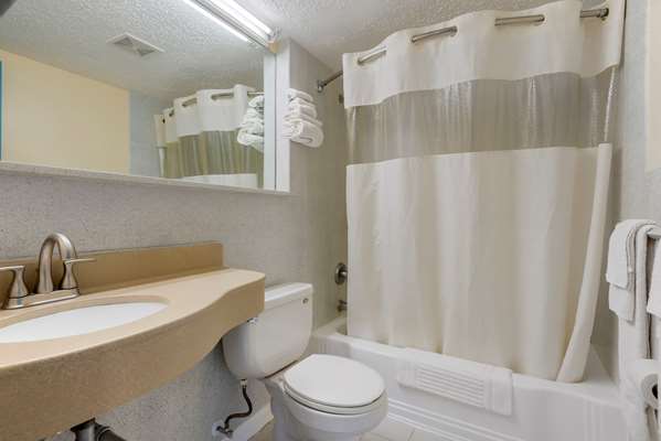  - Rodeway Inn & Suites New Paltz