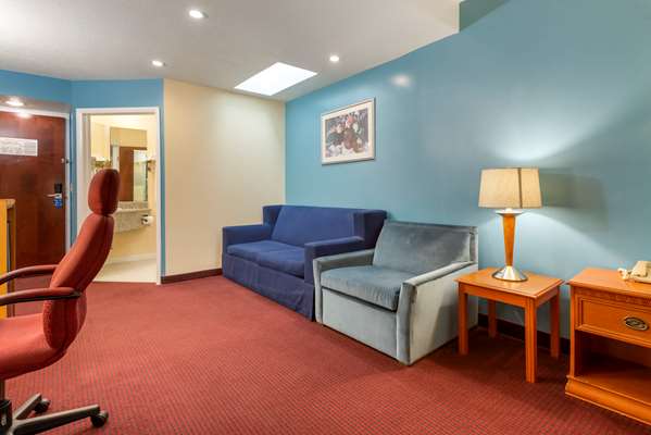 Suite - Rodeway Inn & Suites New Paltz