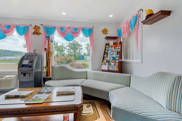  - Rodeway Inn & Suites New Paltz