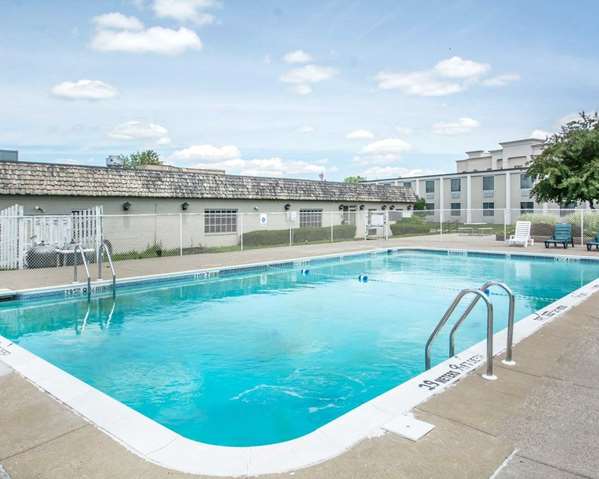 Pool - Quality Inn Geneseo