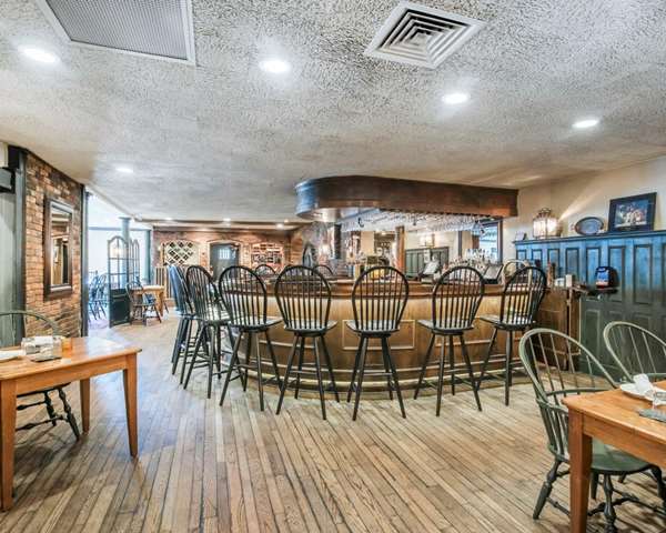 Bar - Century House Hotel Latham