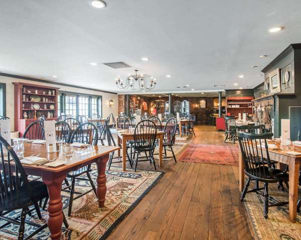 Restaurant - Century House Hotel Latham