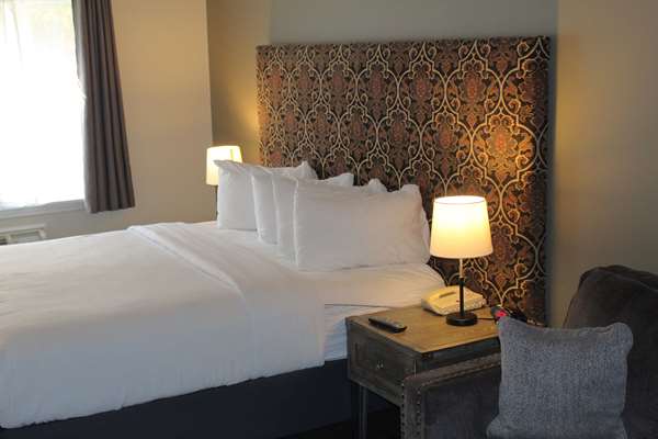  - Century House Hotel Latham