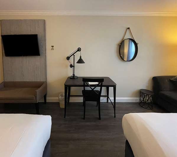  - Century House Hotel Latham