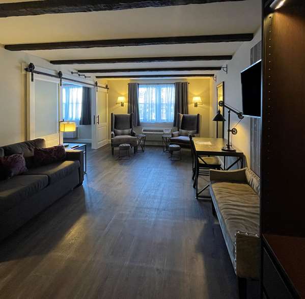 Suite - Century House Hotel Latham