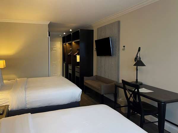  - Century House Hotel Latham