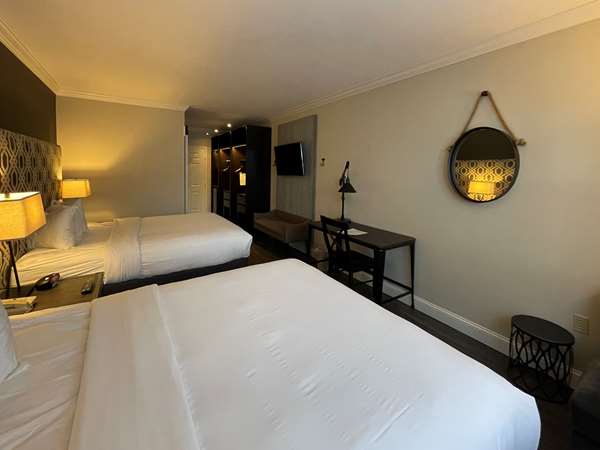  - Century House Hotel Latham
