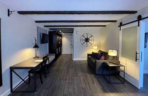 Suite - Century House Hotel Latham