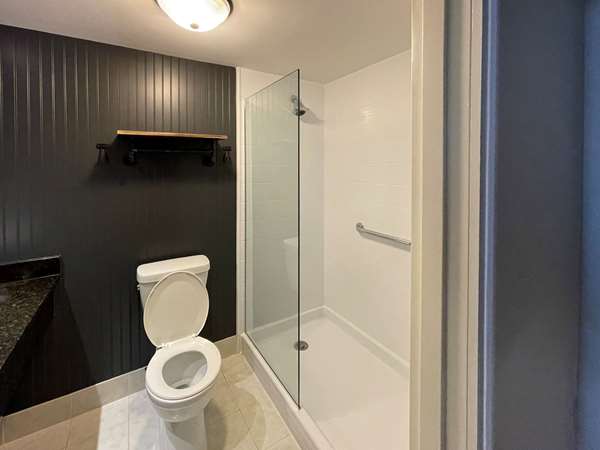  - Century House Hotel Latham