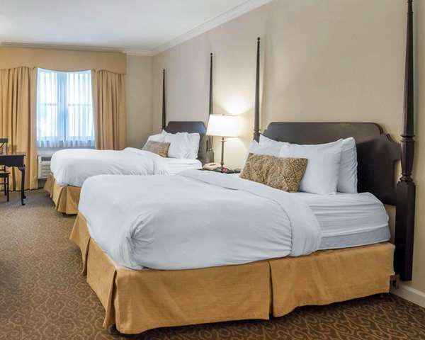  - Century House Hotel Latham