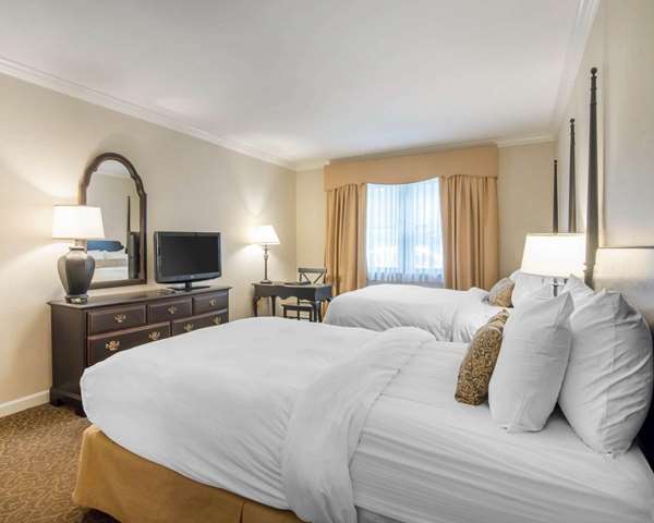  - Century House Hotel Latham