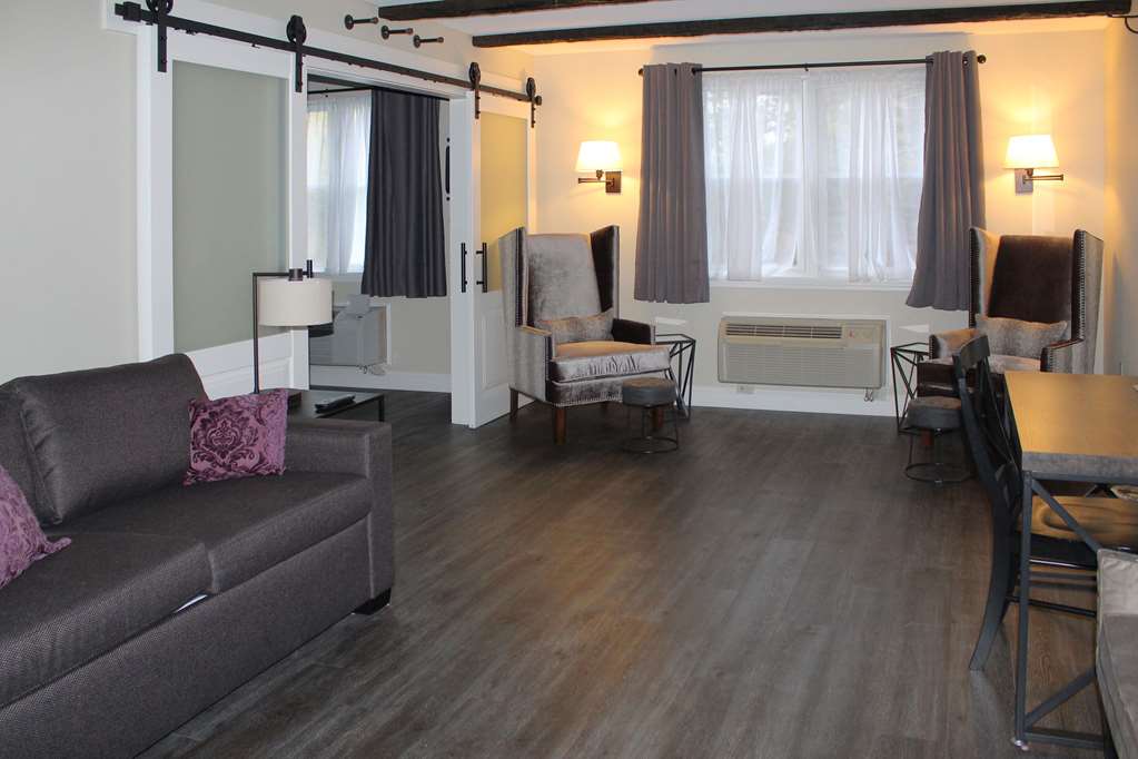 THE CENTURY HOUSE AN ASCEND COLLECT-guestroom-Guest Room,Suite,On-Site.jpg