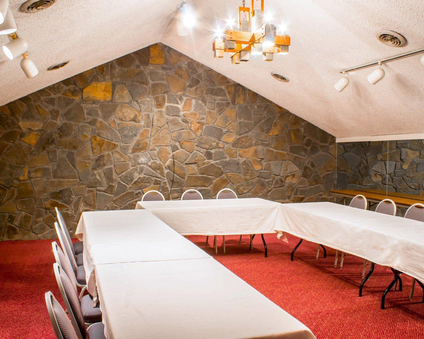Meeting room with u-shaped setup | Econo Lodge Colonie Center Mall