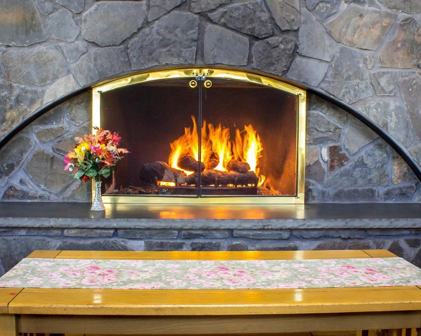 Lobby with fireplace | Econo Lodge Colonie Center Mall